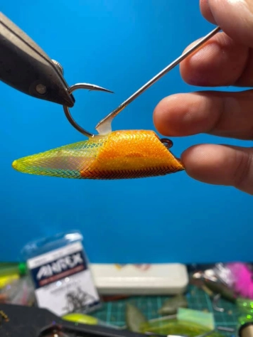 Securing hook Securing hook